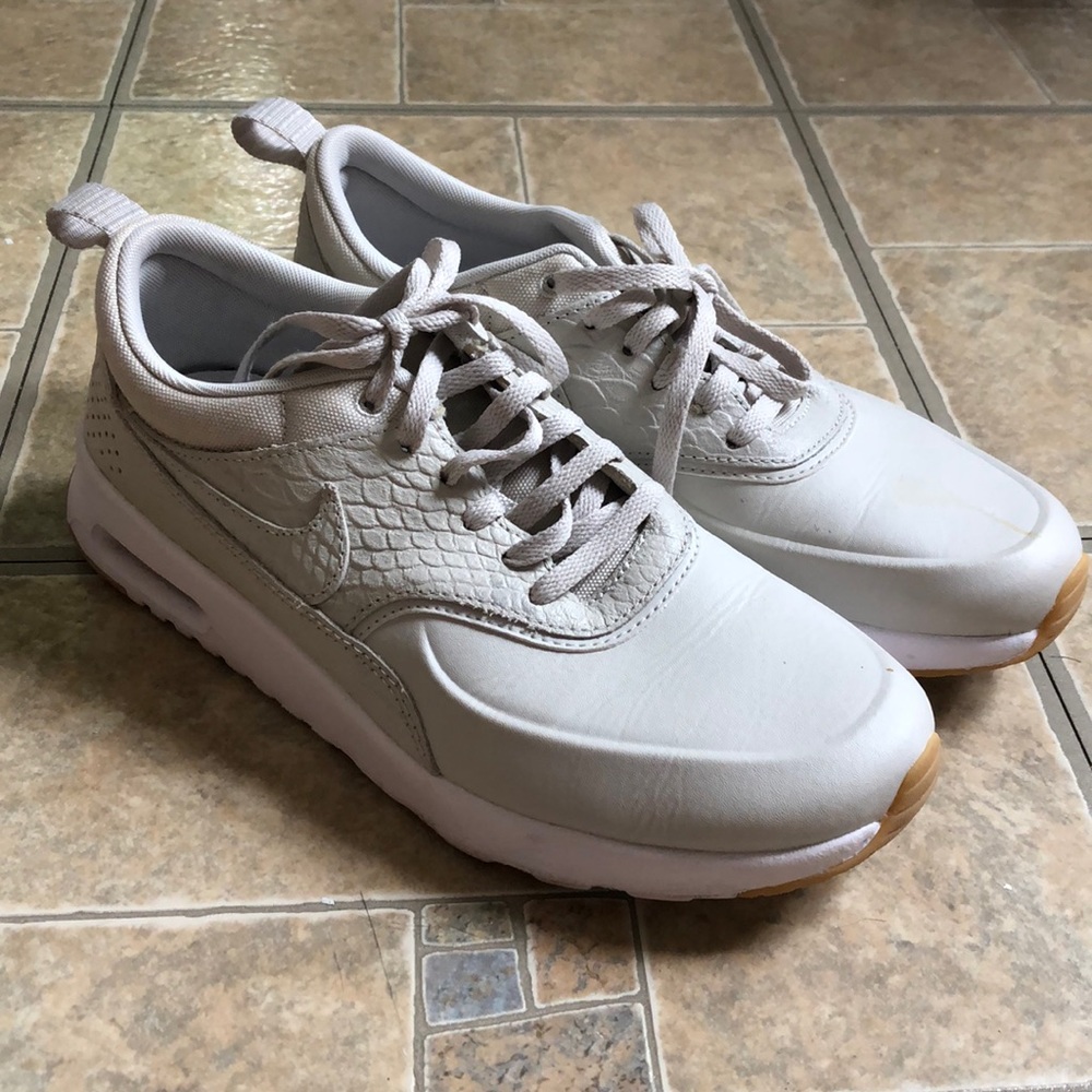 Nike sneakers size 7